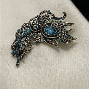 Heidi Daus “ Feathers Collectors Edition” Vintage Peacock Feather Brooch